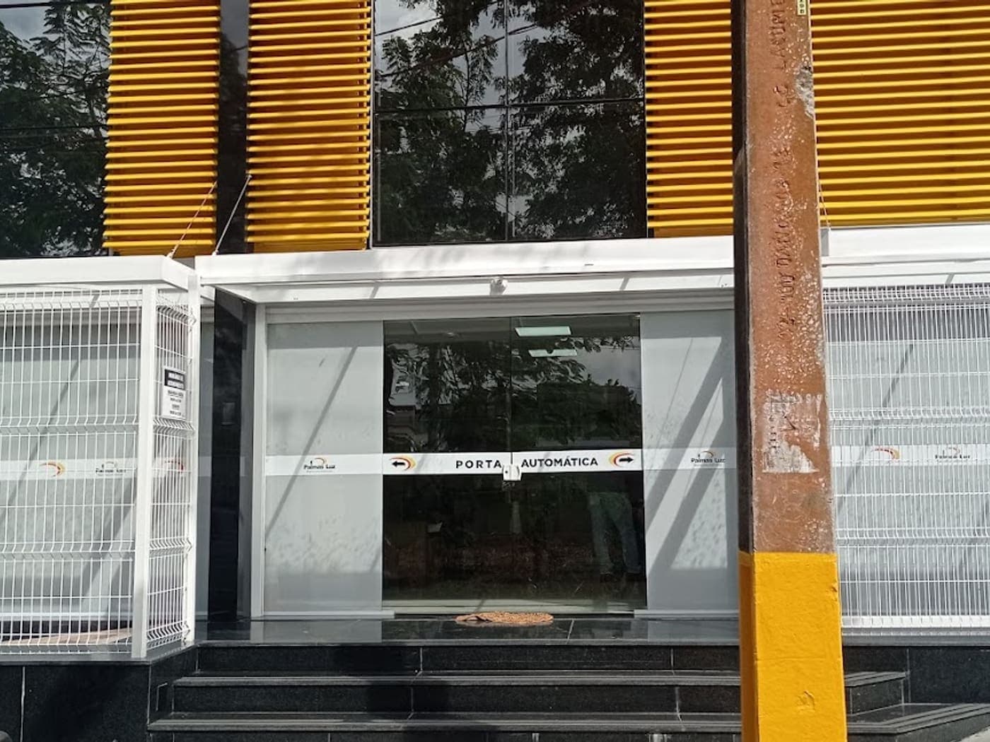 Entrada da Distribuidora Palmas Luz