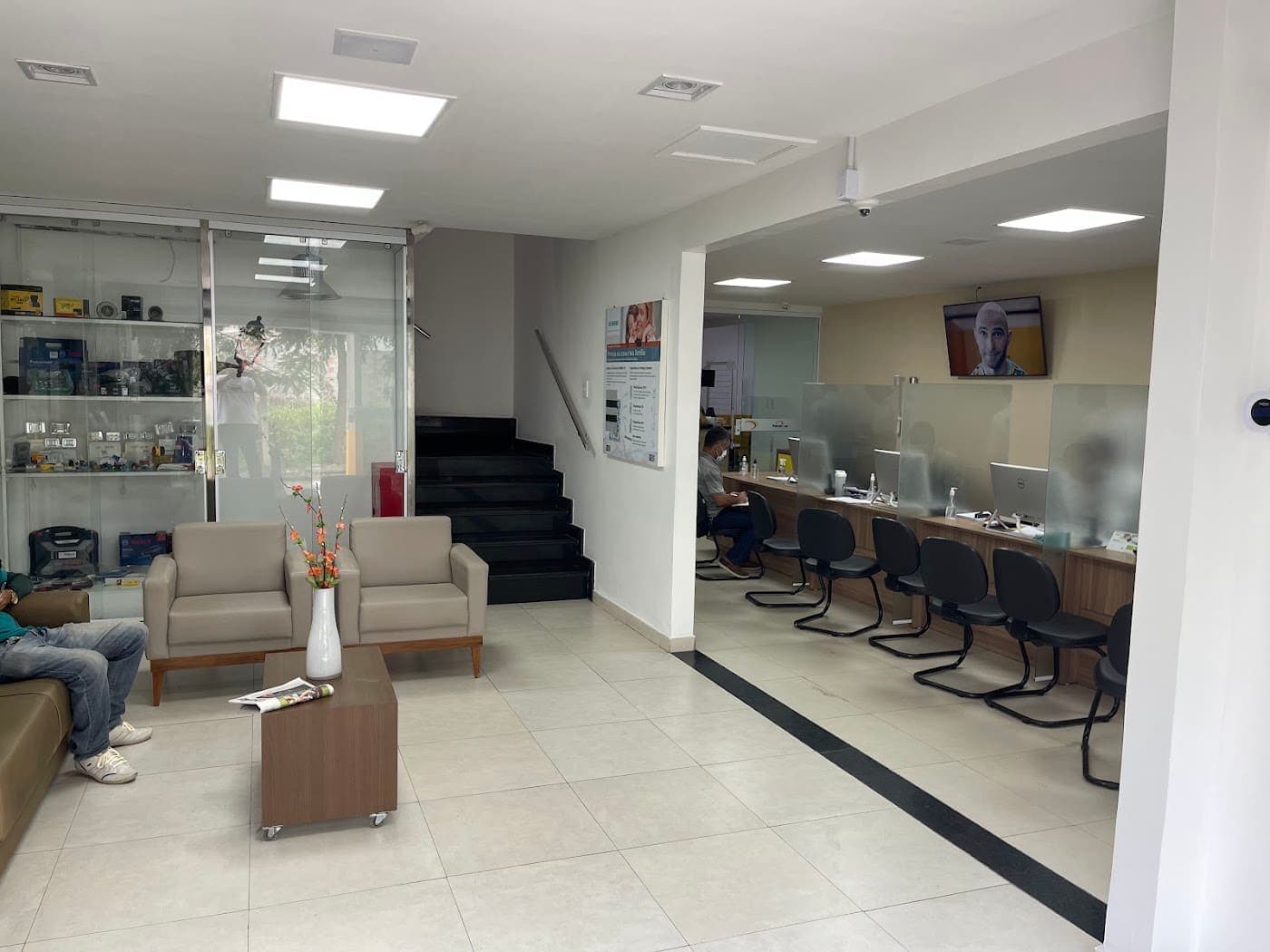 Recepção e área de atendimento da Distribuidora
